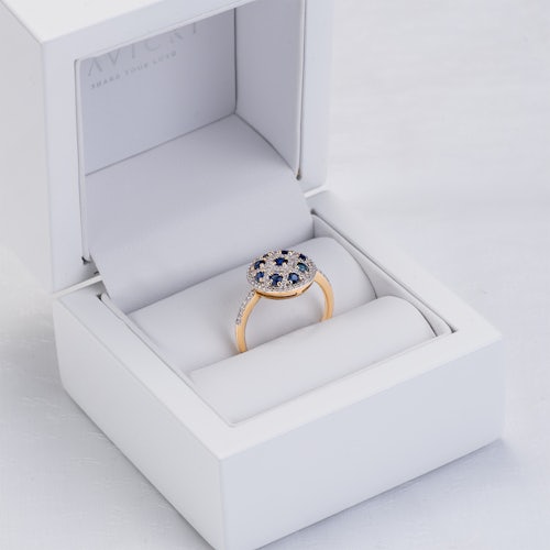 Pierścionek zaręczynowy SAVICKI: dwukolorowe złoto, niebieskie szafiry, diamenty